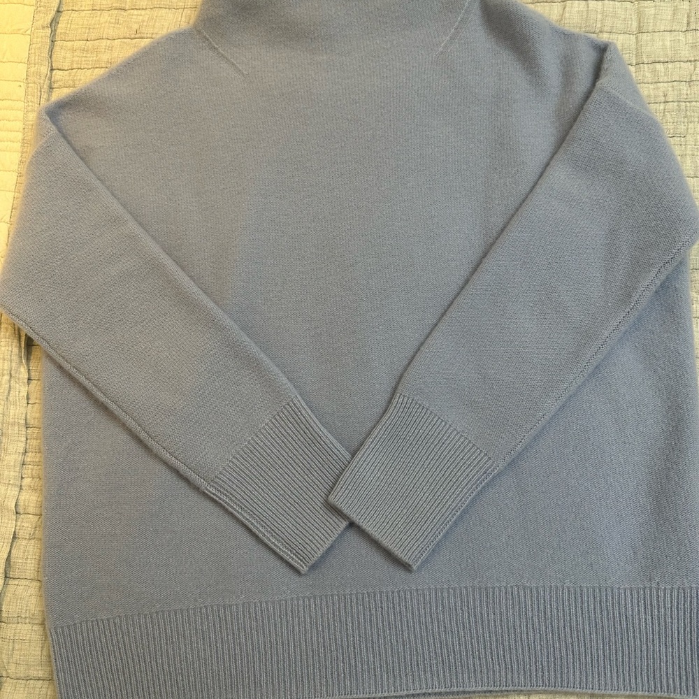 Vince women’s porcelain blue cashmere sweater